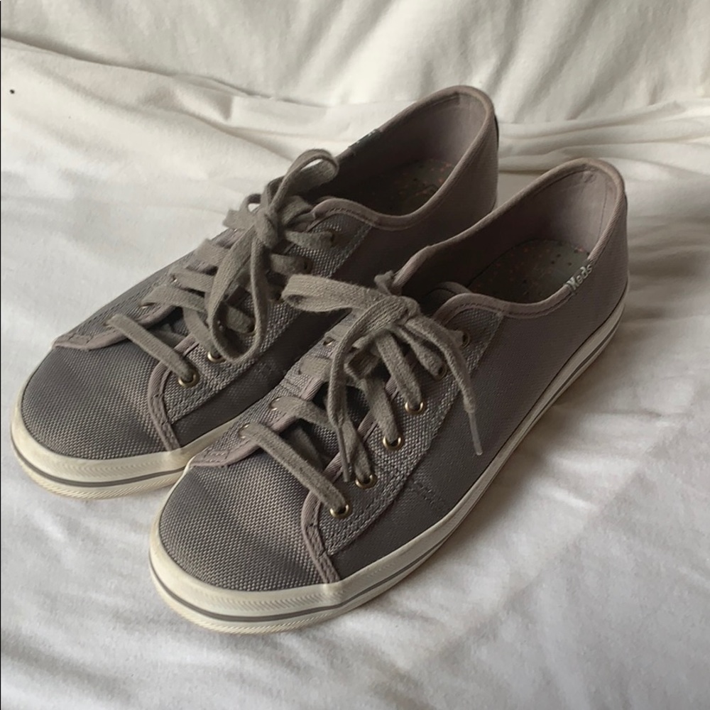 Gray textured lace up keds